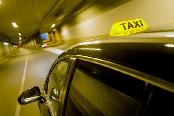 Réserver un taxi pour transfert à l'aéroport de Lyon Saint-Exupéry
